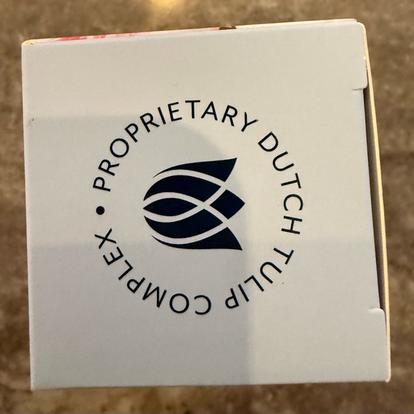 New Never Opened Royal Tulip Hydrating Bi-Phase Tonic - Picture 5 of 5